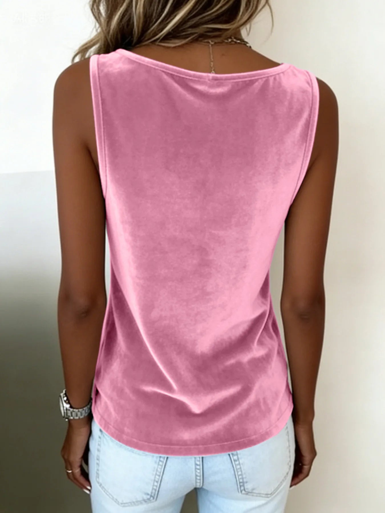 2026 New Fashion Women’s Clothing: Stylish, Solid-Colored, Plunging Neckline, Sleeveless, Sensual Velvet Vest.