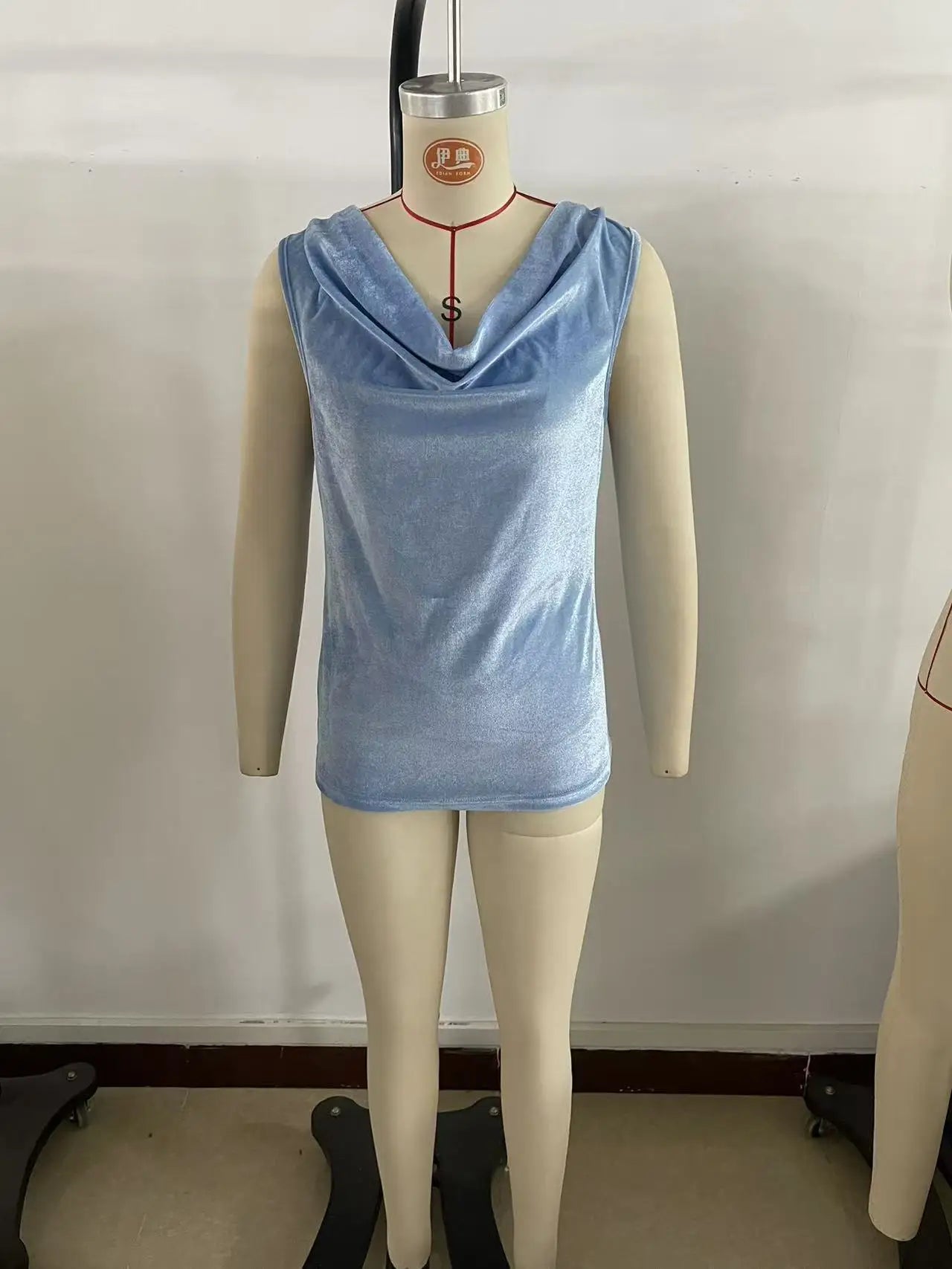 2026 New Fashion Women’s Clothing: Stylish, Solid-Colored, Plunging Neckline, Sleeveless, Sensual Velvet Vest.