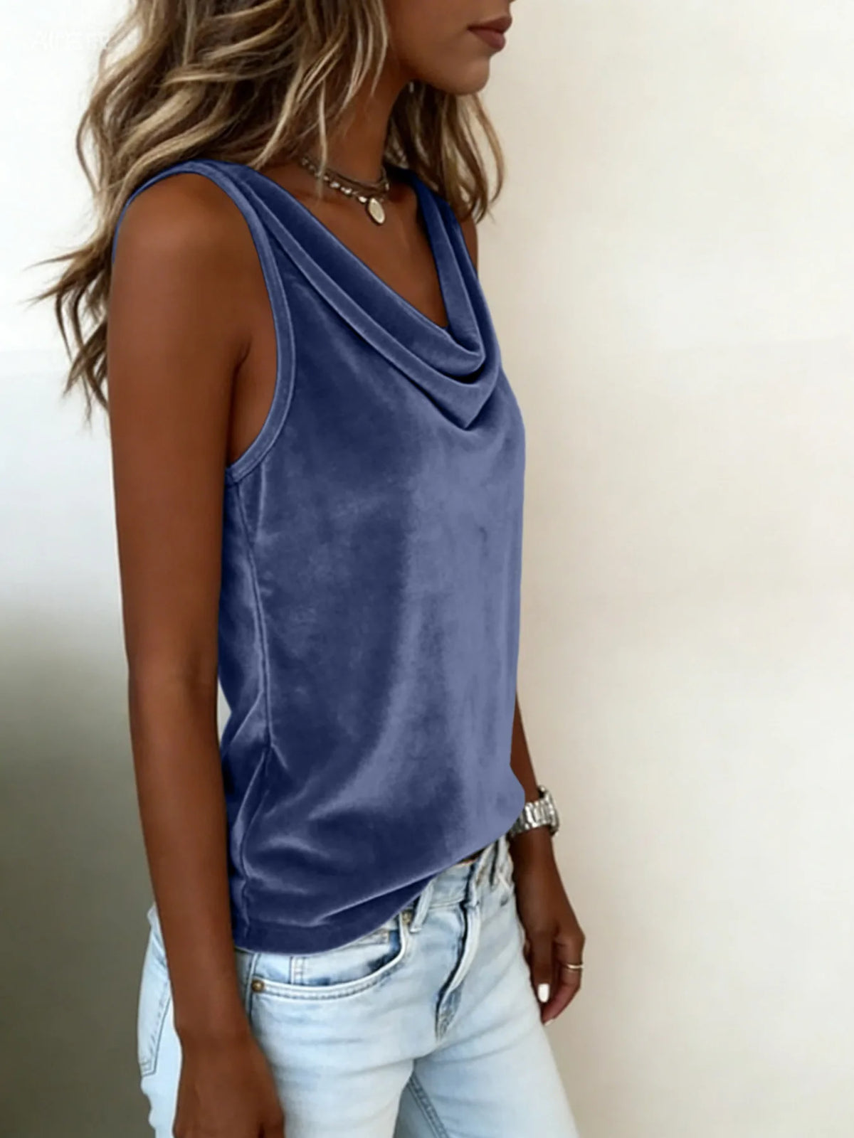 2026 New Fashion Women’s Clothing: Stylish, Solid-Colored, Plunging Neckline, Sleeveless, Sensual Velvet Vest.